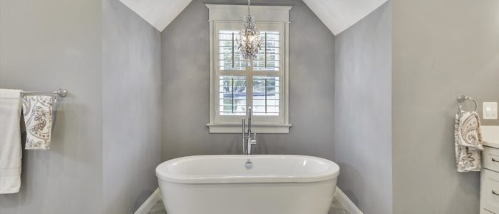 Design Debate: Showers vs. Tubs