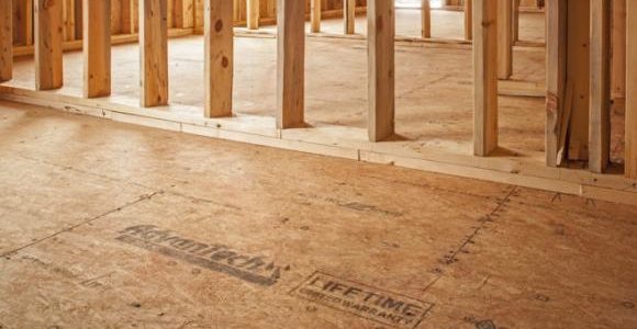 Home Building FAQ: Will The Rain Ruin My Home's Lumber Material?